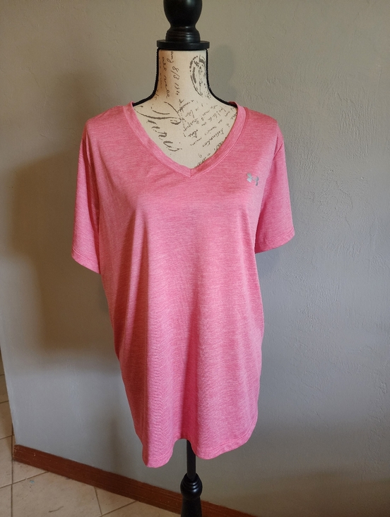 Under Armour Tops - Under Armour Women's Heathered Pink V-Neck Tee